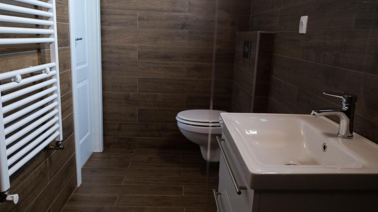 Villa Wild Rooms Jiet Eksteriør bilde