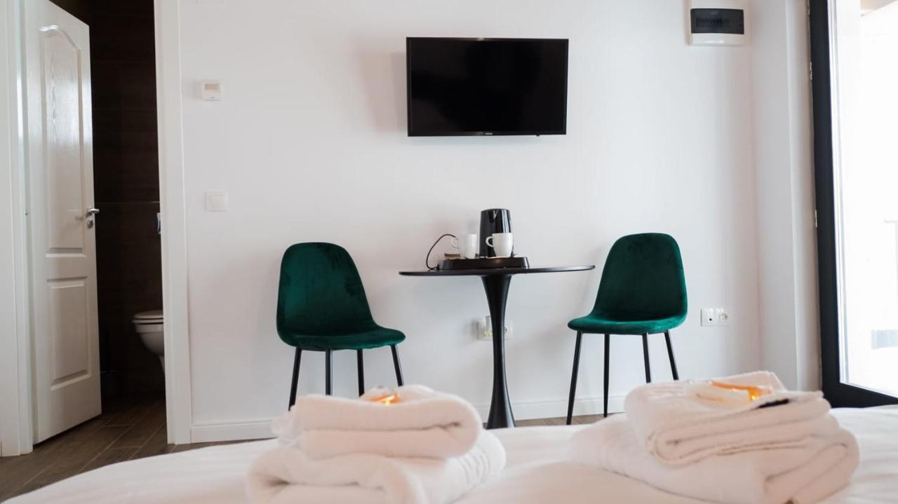Villa Wild Rooms Jiet Eksteriør bilde